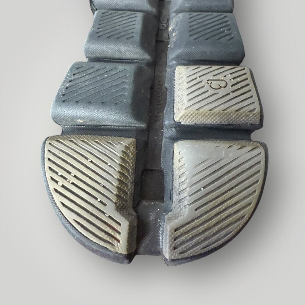 ON Running Cloud Women’s Shoes – Size W7.5 – Black – Pre-Owned - Picture 7 of 11